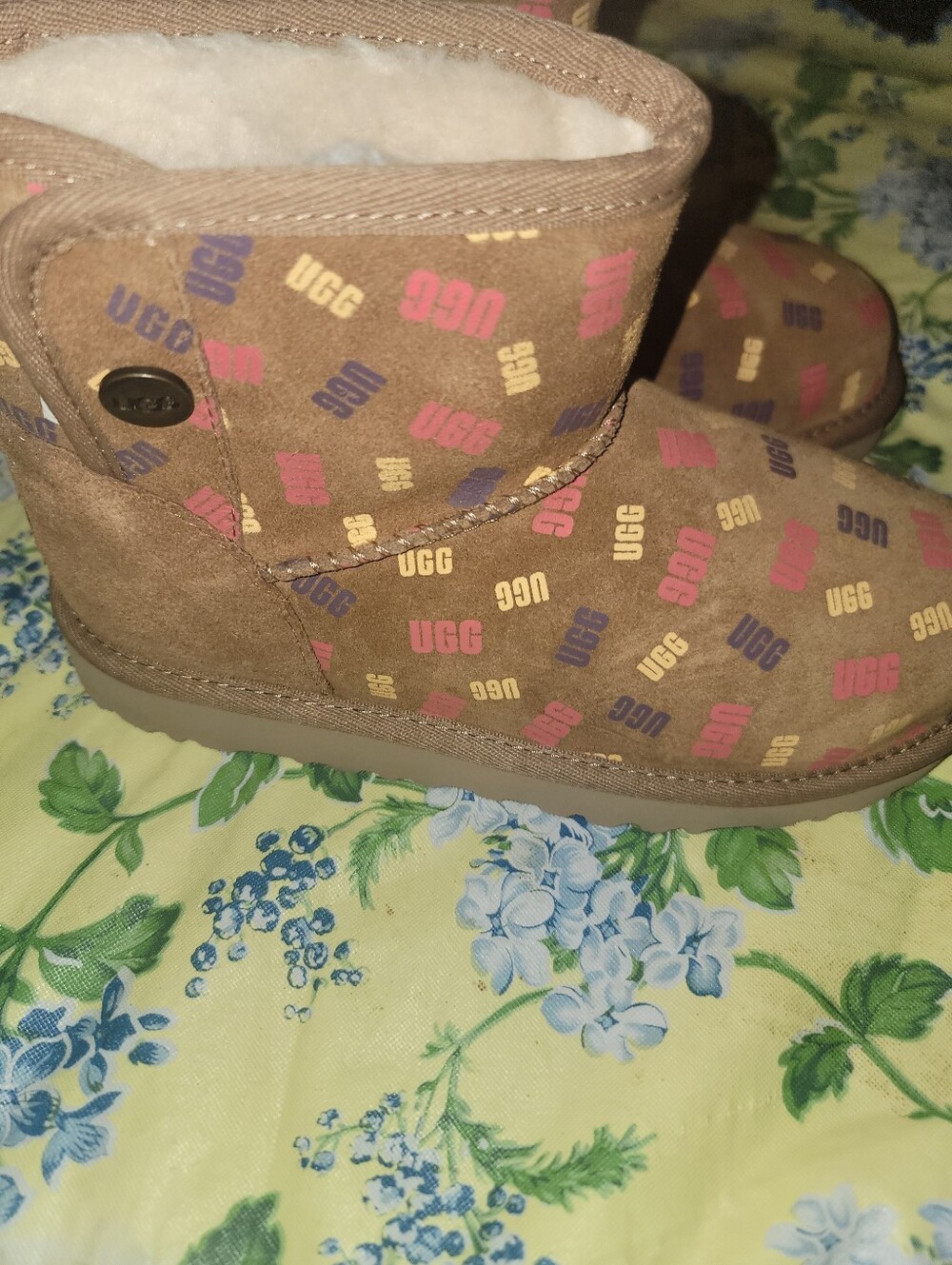 Girl's ugg boots